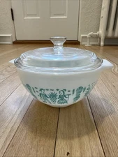 Pyrex 441 Amish Butterprint Cinderella Bowl 1 1/2 Pt Turquoise on White 6" W Lid