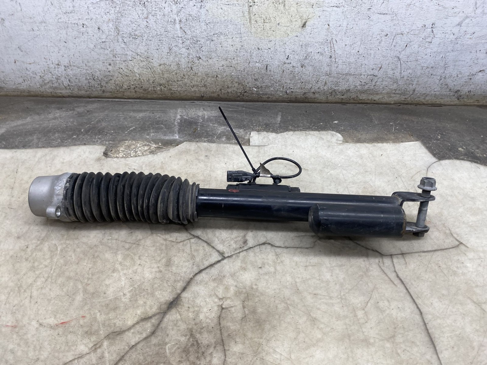2020-2024 ASTON MARTIN DBX OEM 4.0L V8 RIGHT REAR SHOCK ABSORBER MY83-18W002-AA