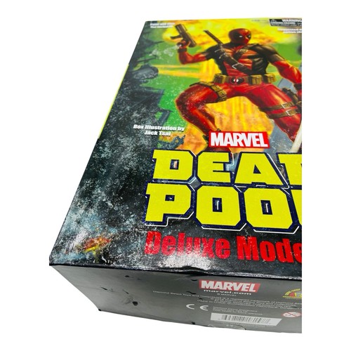 New Deadpool 1:8 Scale Diamond Select Deluxe Model Kit Marvel Comics Sealed - Picture 7 of 9