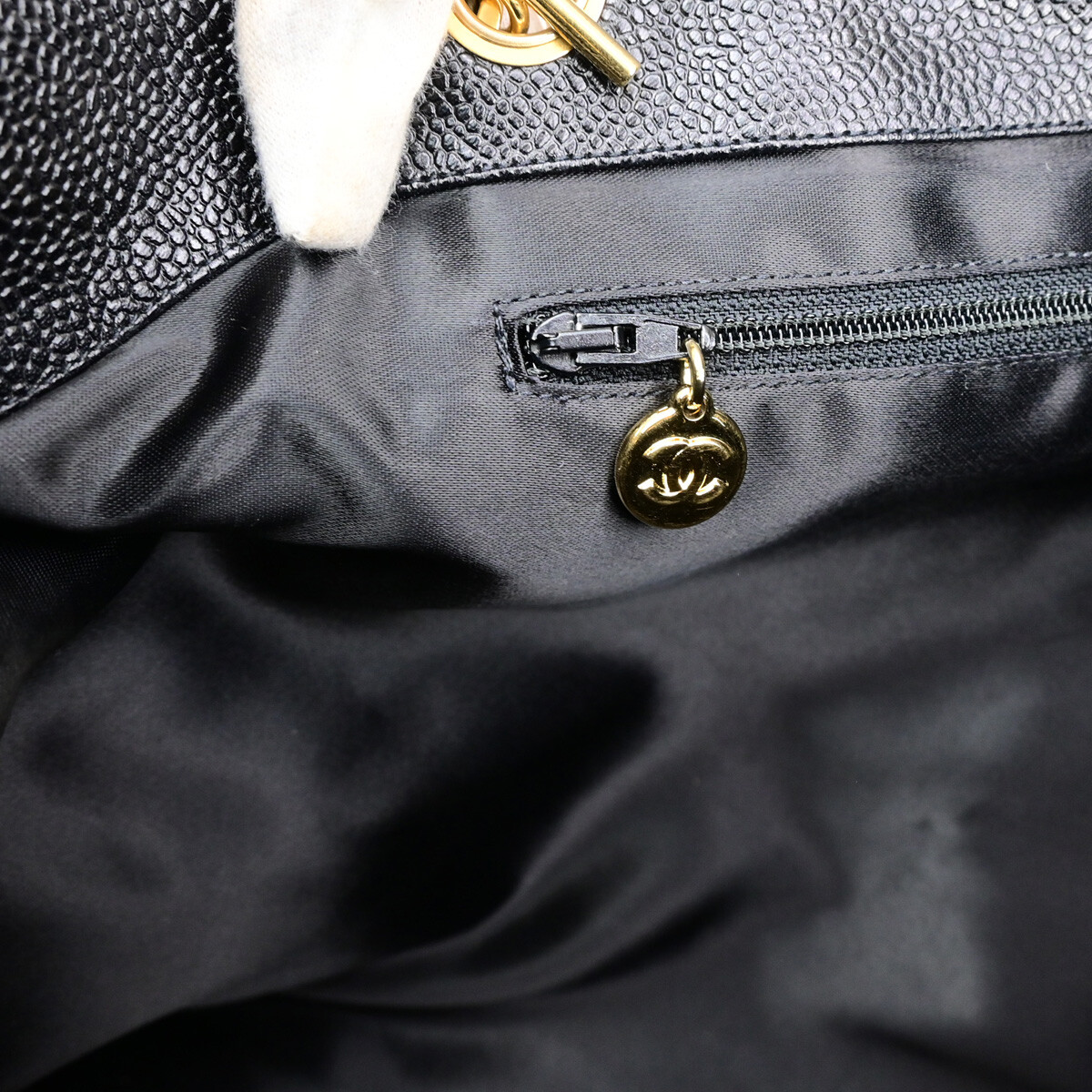 CHANEL CC Logo Chain Shoulder Bag Caviar Skin Leather Black