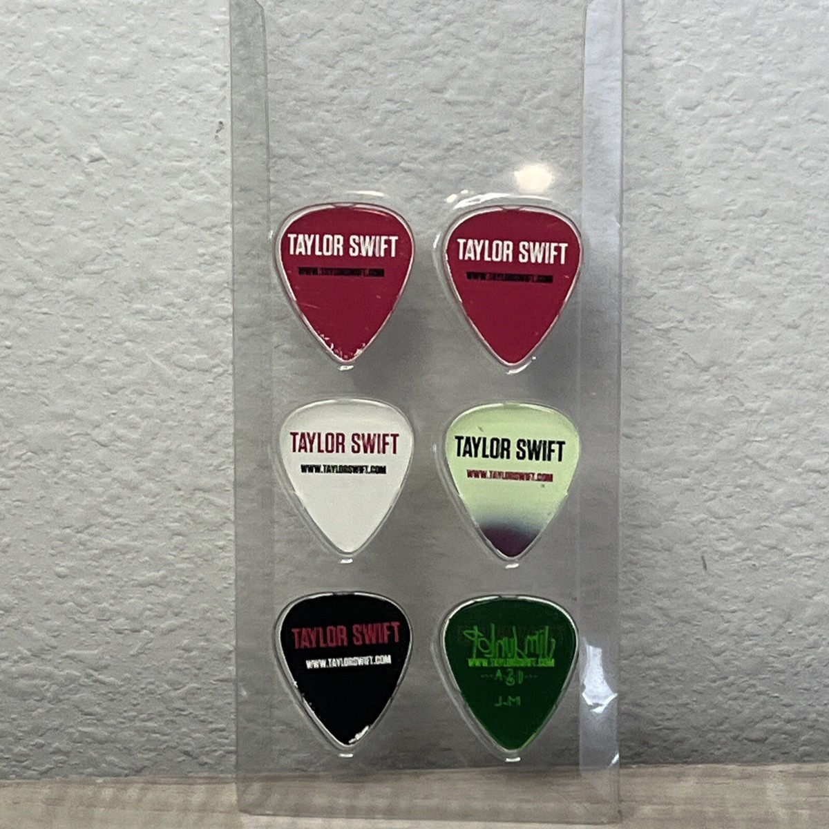 2012 Official Taylor Swift The Red Tour Guitar Pick Set