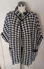 extremely rare Mixit Cozy Knit Poncho  Buckle Closure Collared One Size