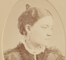 PORTRAIT OF BEAUTIFUL YOUNG WOMAN W/ LIGHT EYES IN RUFFLED DRESS - BOSTON, MASS