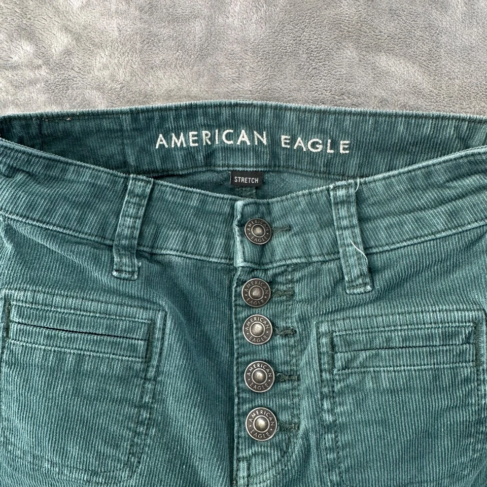 Pantalones acampanados American Eagle Super Hi-Rise para mujer talla 000 verde pana Foto 3 de 4