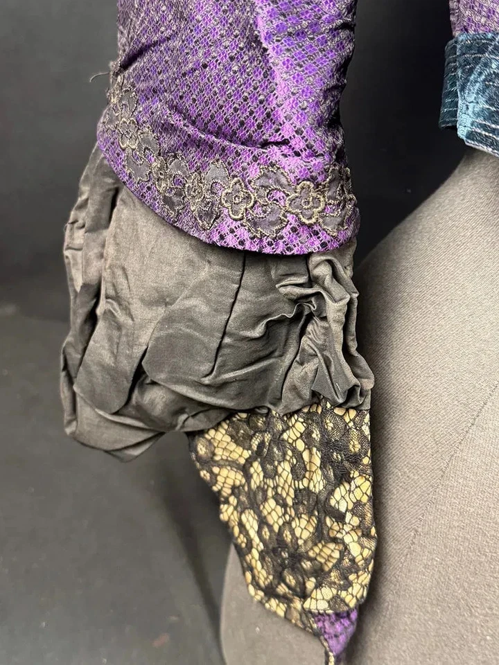 Antiguo corpiño púrpura real victoriano de 1870 con mangas de pagoda Foto 4 de 4