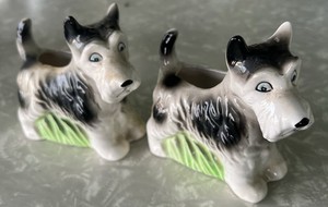 2 Scottish Terrier dog figurines appear to be vintage planters.