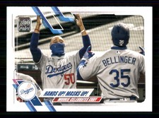 2021 Topps #303 Hands Up! Masks Up! (Mookie Betts / Cody Bellinger)  TW4115