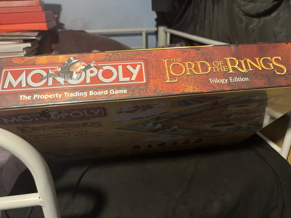 SEALED NEVER OPENED Monopoly Lord of the Rings Trilogy Edition 2003 ParkerHasbro - Image 3 of 4