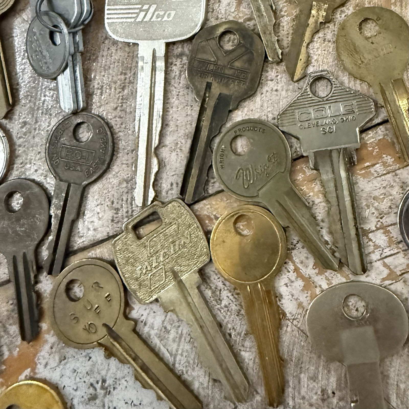 Vintage Keys Lot Variety Of Sizes Types Brands Doors, Desk, PadLock 2.7 Lbs #2