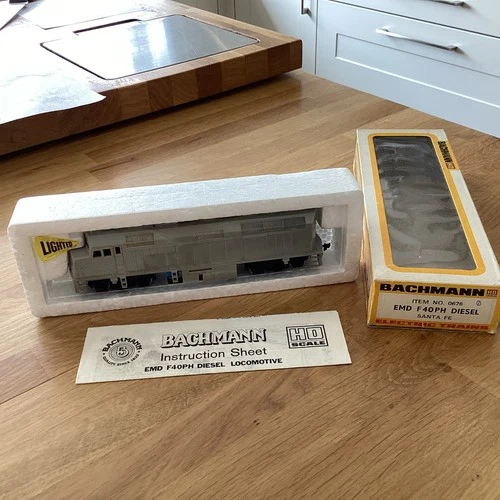 Bachmann OO Gauge F40PH