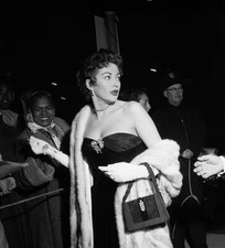 Yvonne De Carlo attends a premiere in Los Angeles 1955 OLD PHOTO