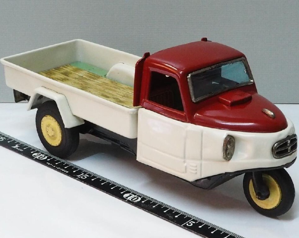 Bandai Tin Toy Car Mitsubishi auto 3 wheel Red / White Bandai Tin Toy Car Mitsubishi auto 3 wheel Red / White