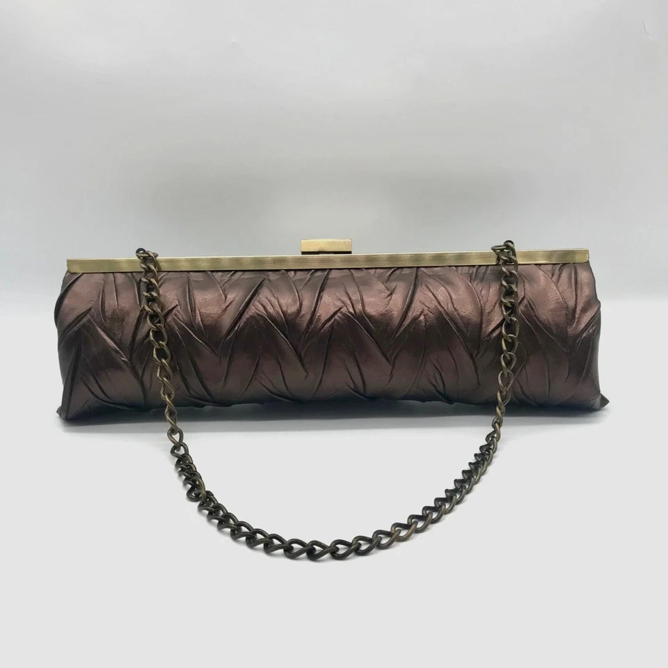 Bolso de noche Jessica McClintock con marco marrón metálico Foto 2 de 4