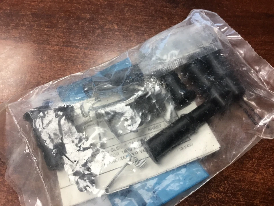 NUEVO NOS 1981 1982 FORD ESCORT Y EXP KIT AISLADOR FRENO DELANTERO E1FZ-2B321-D Foto 4 de 4