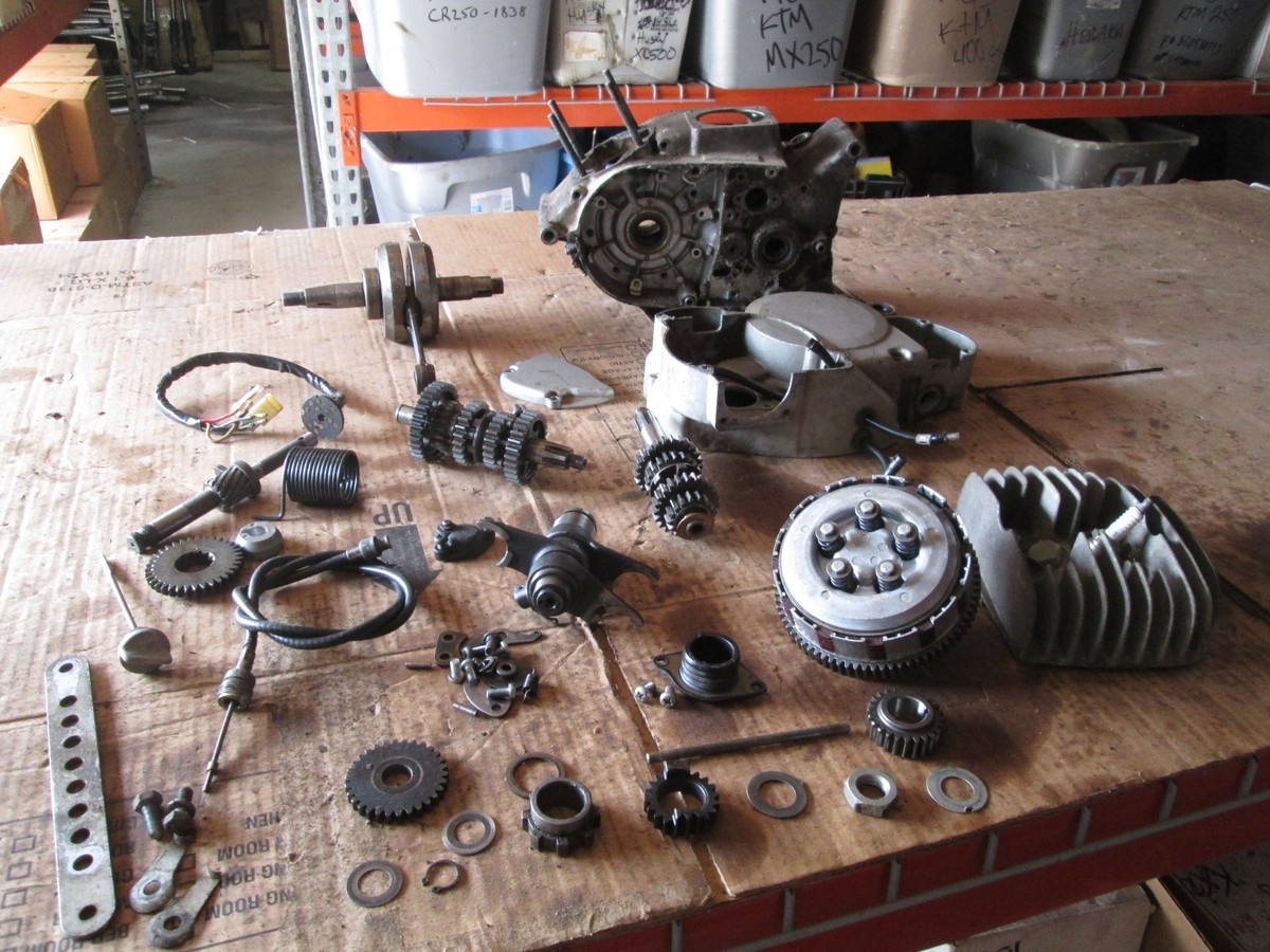 1972 Kawasaki F7 175 Crankcases Crankshaft Clutch Cover Cylinder