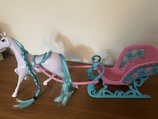 Barbie Dreamtopia Pferd mit Winter-Schlitten/...