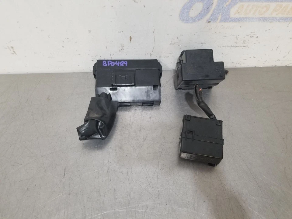 Nissan 370Z Nismo 2016 16 3,7 L bahía de motor caja de fusibles juego de caja de relé Foto 3 de 4