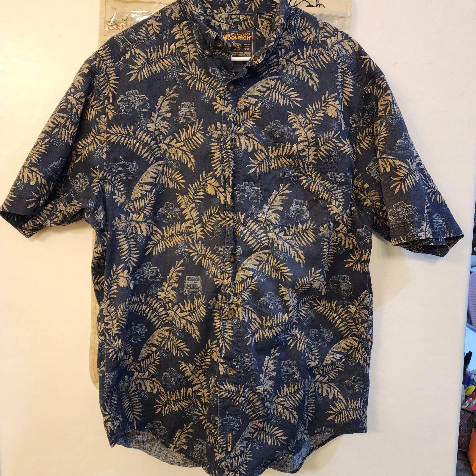 Woolrich Hawaiian Shirt Mens XL Blue Short Sleeve Button Down Leaf Jeep Print
Opens in a new window 