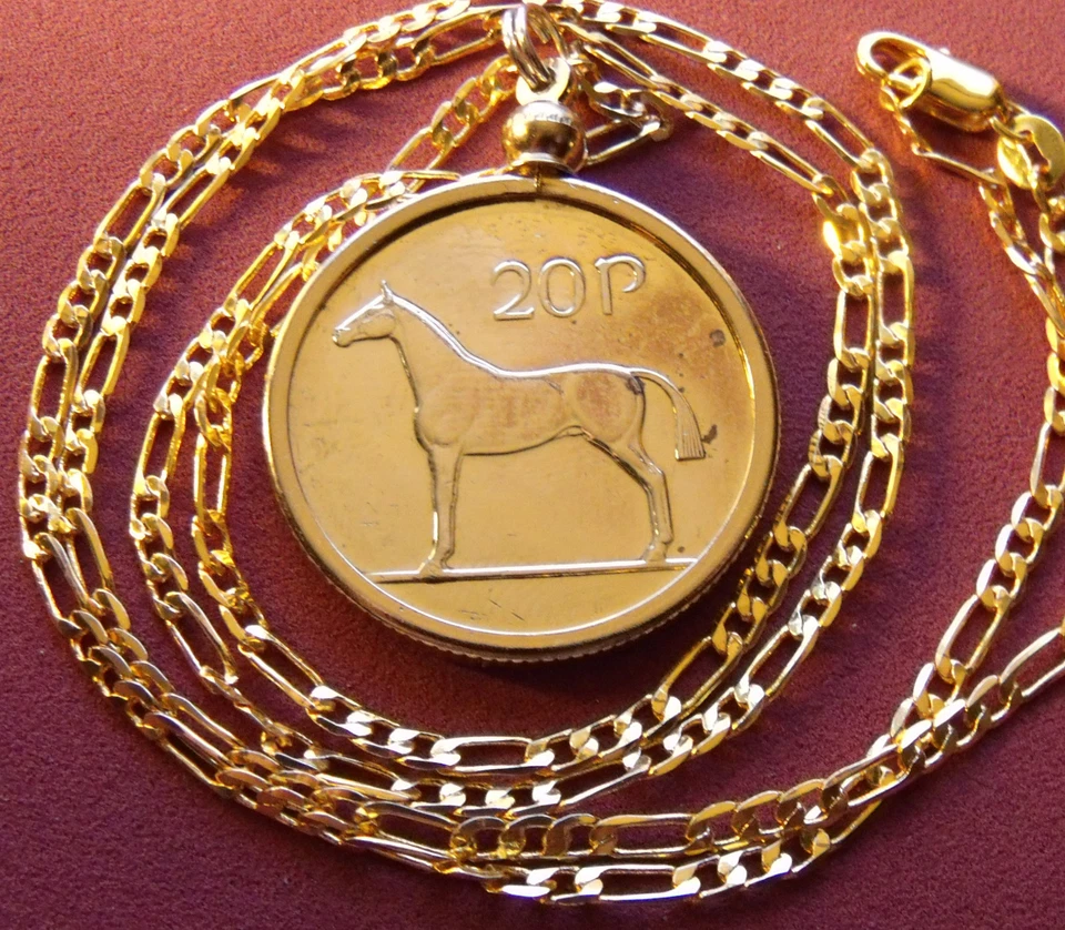 Colgante moneda caballo pony irlandés 1994 en cadena Figaro de 2,4 mm llena de oro de 18 quilates de 24" Foto 3 de 3