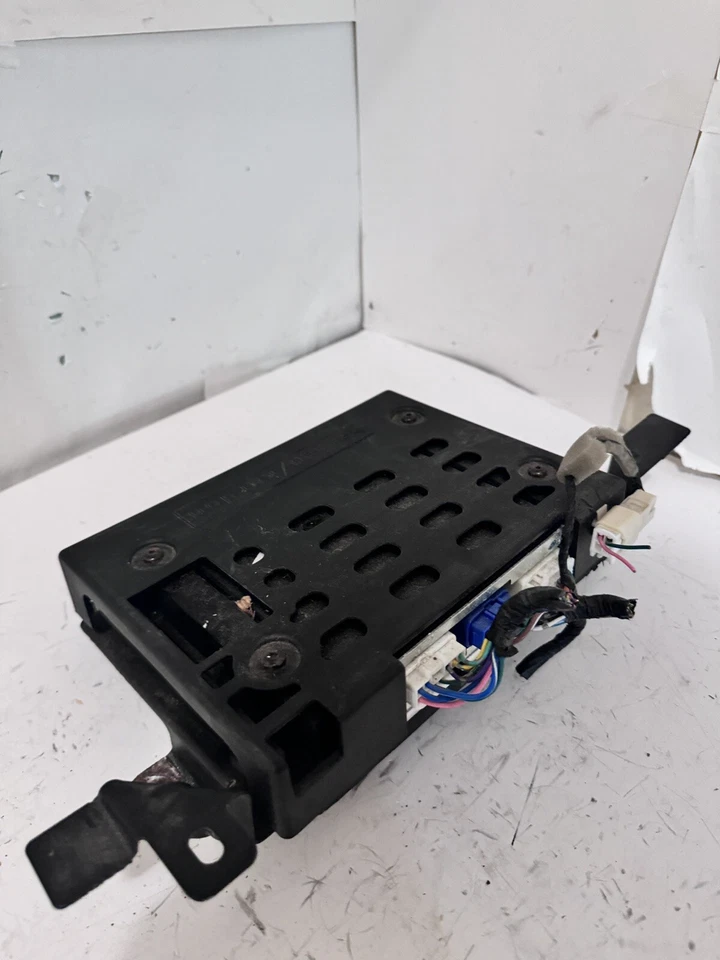 Amplificador de audio Subaru Outback 2010 OEM 86221AJ11A Foto 3 de 4