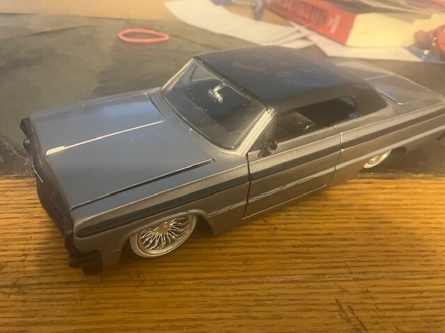 Jada 1964 Chevrolet Impala ミニカーよし JADA DUB CITY OLD SKOOL 1:24 1964 CHEVY IMPALA LOWRIDER RED