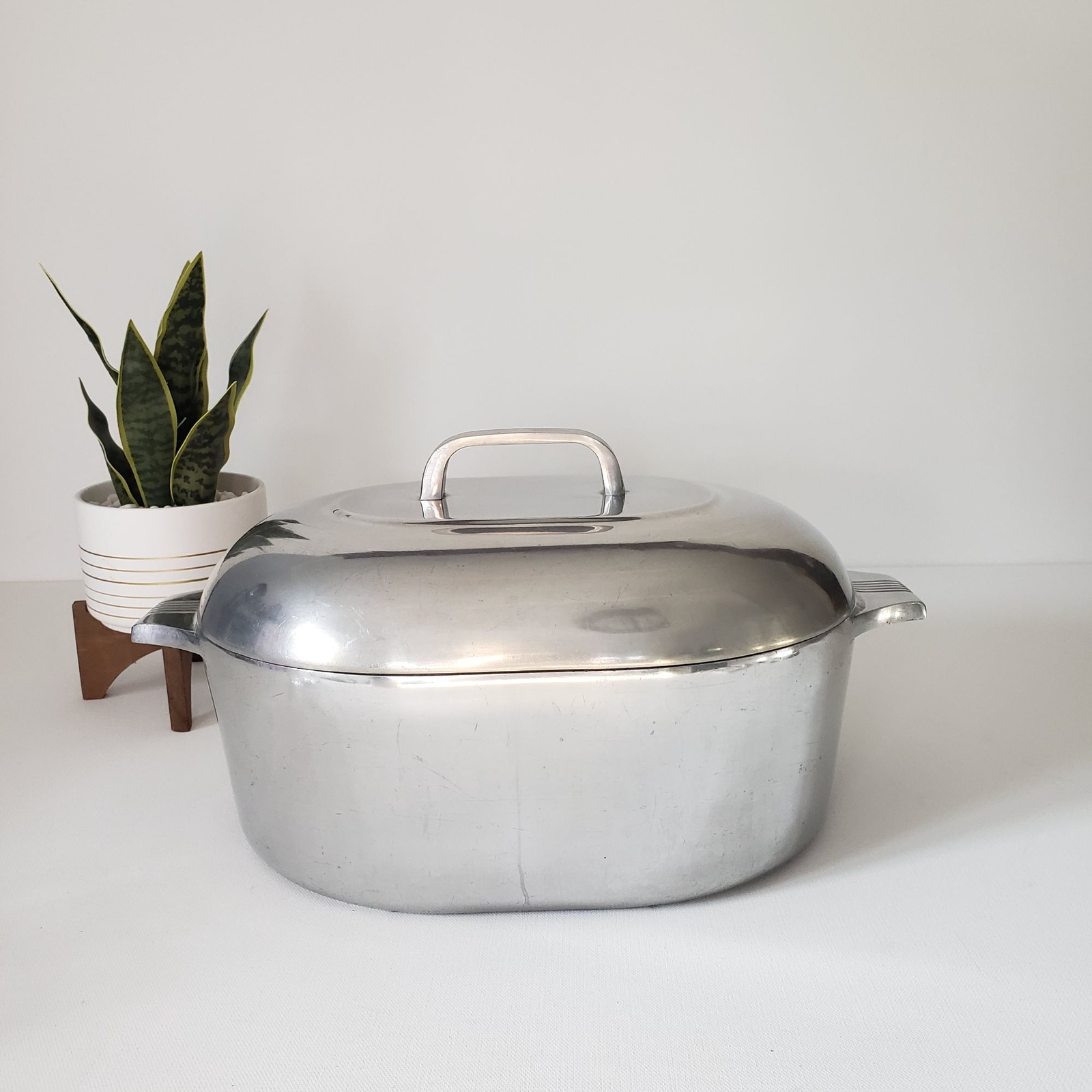 Vintage Wagner Ware Sidney O Magnalite 8QT Dutch Oven Roaster Pot