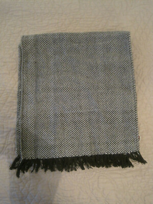 ESPRIT BLACK AND GRAY HERRINGBONE SCARF