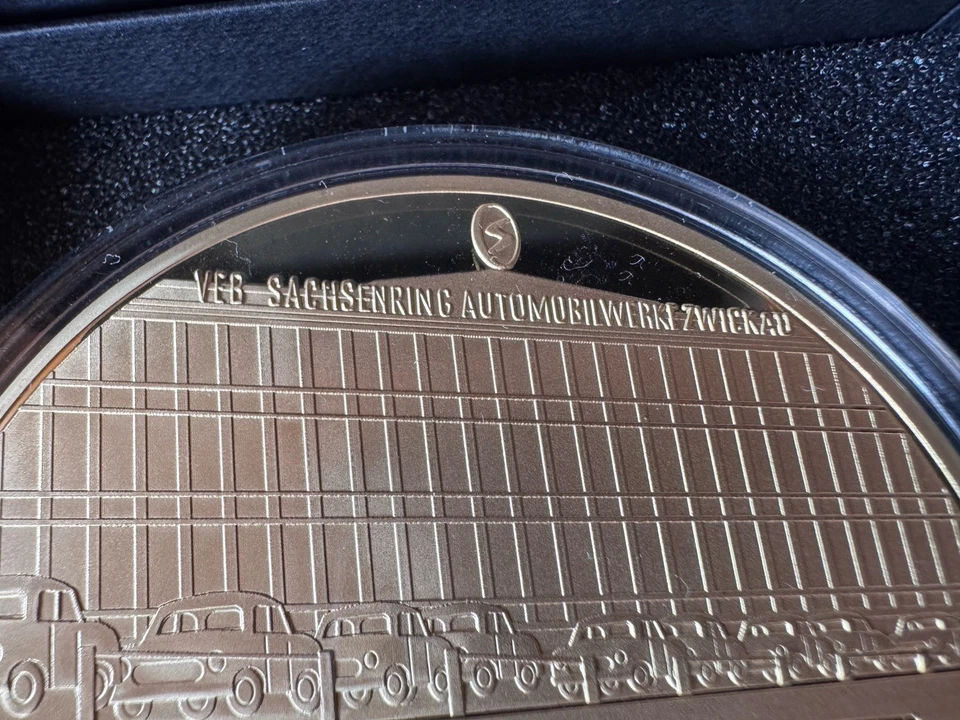 Vergoldete Gedenkmedaille, 50. Jubiläum Trabant 601 S, 2014 und Ersatzteilliste - Bild 4 von 4
