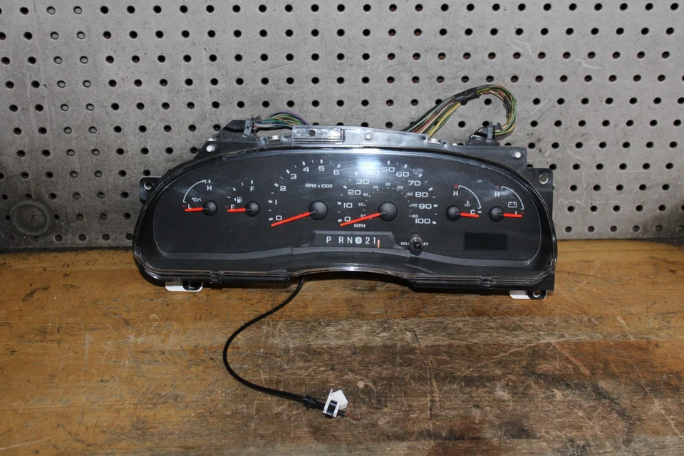 Ford Econoline Van E150 E250 E350 2006 velocímetro cuadro de instrumentos Foto 2 de 4