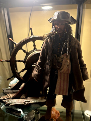 Hot Toys DX38 Jack Sparrow Pirates of the Caribbean Dead Men 1:6 Figure.