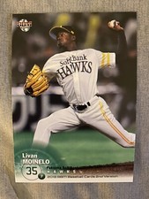 2018 BBM #376 LIVAN MOINELO SoftBank Hawks CUBAN PLAYER