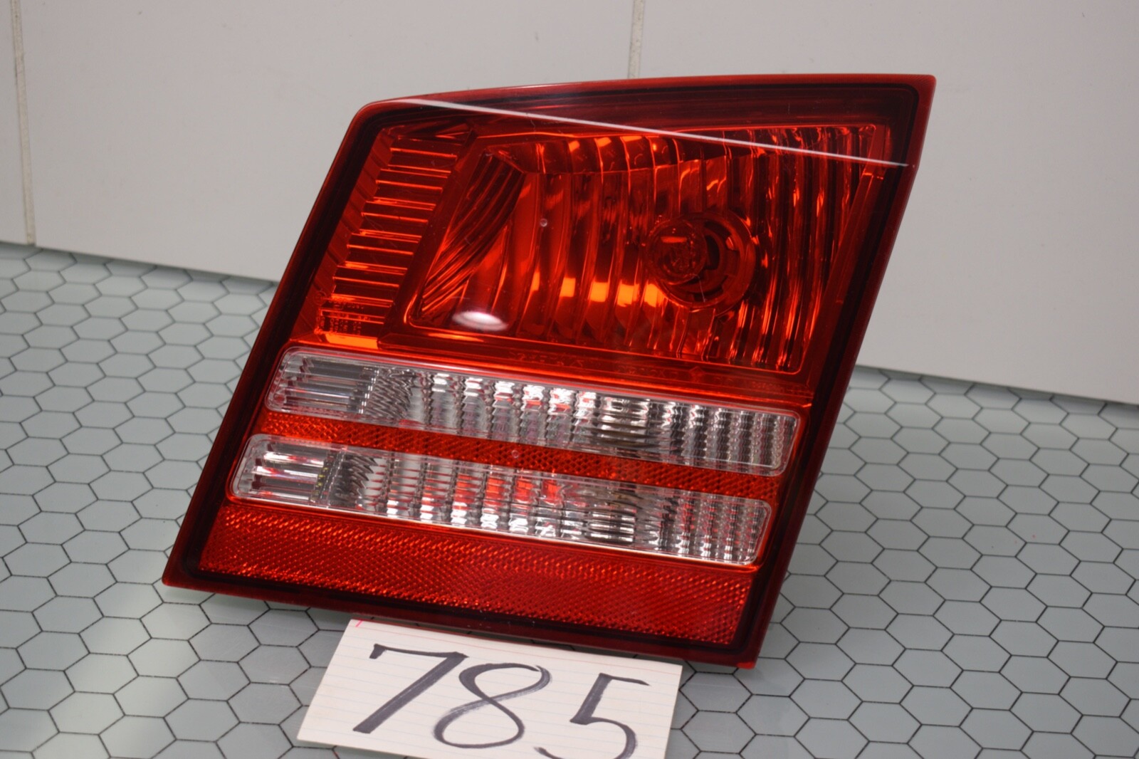 11 - 20 Dodge Journey PASSENGER Side Inner Tail Light Used Rear Lamp #785-T