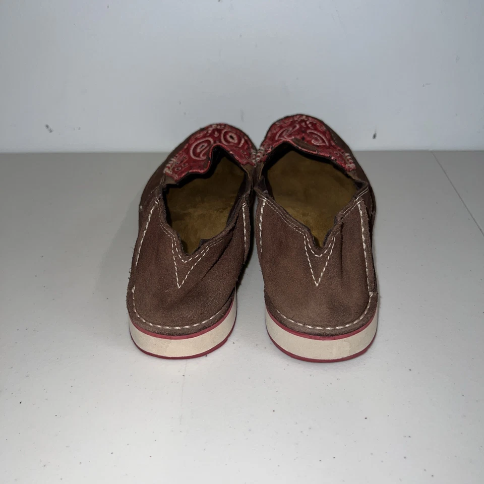 Zapatos sin cordones de gamuza Ariat para mujer mocasines rojo cachemira bandana 9 Foto 4 de 4