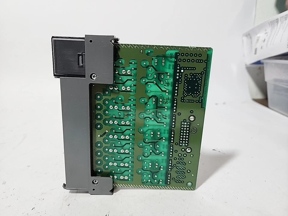 Spectrum Control 1746SC-OAP8I Ser B, SLC 500 Output Module 8 Point Isolated  - Image 3 of 4