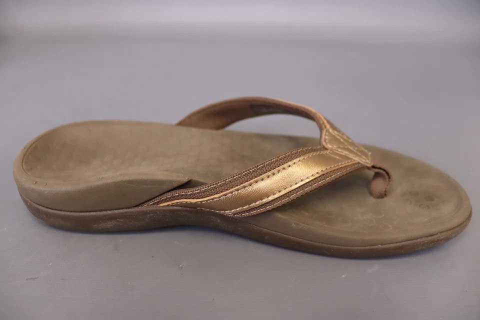 Sandalia chanclas Vionic Tide ll con puntera de bronce para mujer talla 9 Foto 3 de 4