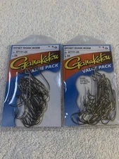 (LOT OF 2) GAMAKATSU OFFSET SHANK WORM 1/0. 2 PACKS OF 25. 50 HOOKS TOTAL.