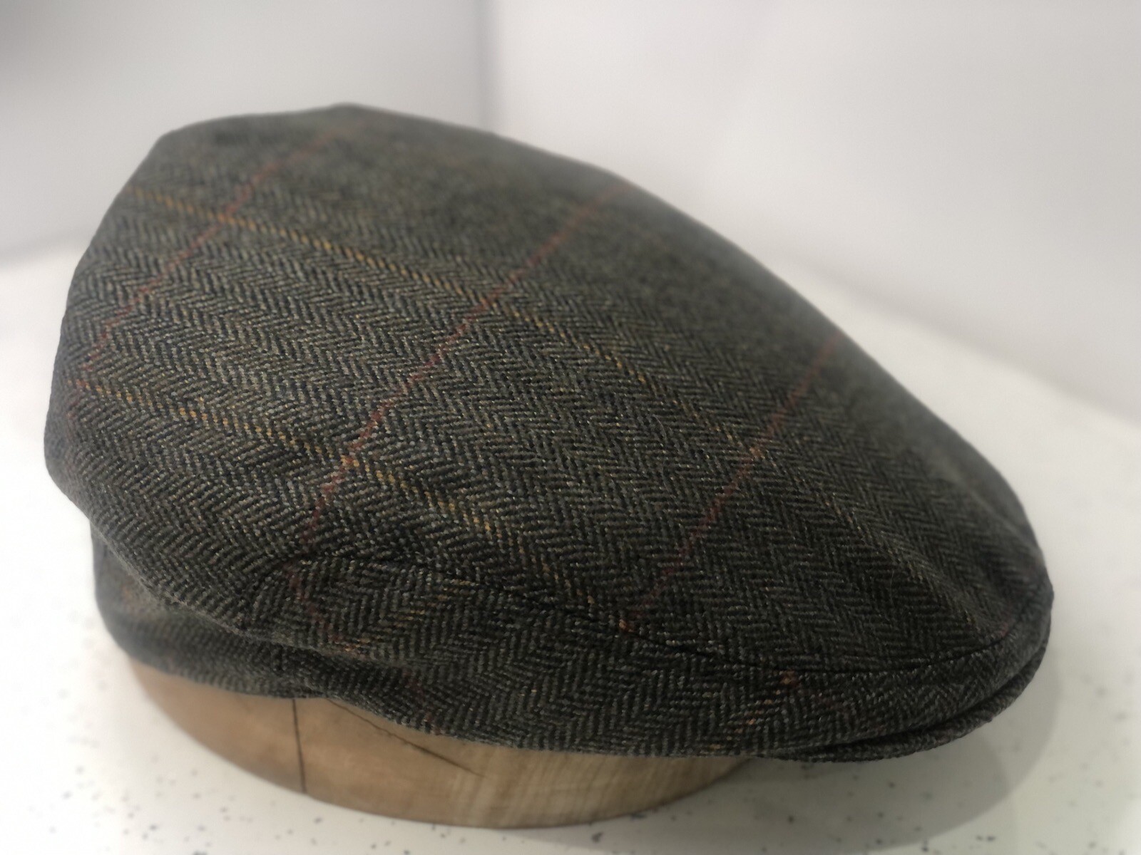 Herbert Johnson 100 wool tweed Flat cap size 7 1/4 Green/brown Aldo