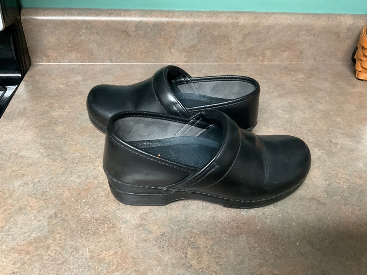 Danskoクローズドトゥスリッポン XP ブラック 38 XP 2.0 Black Waterproof Pull Up – Dansko