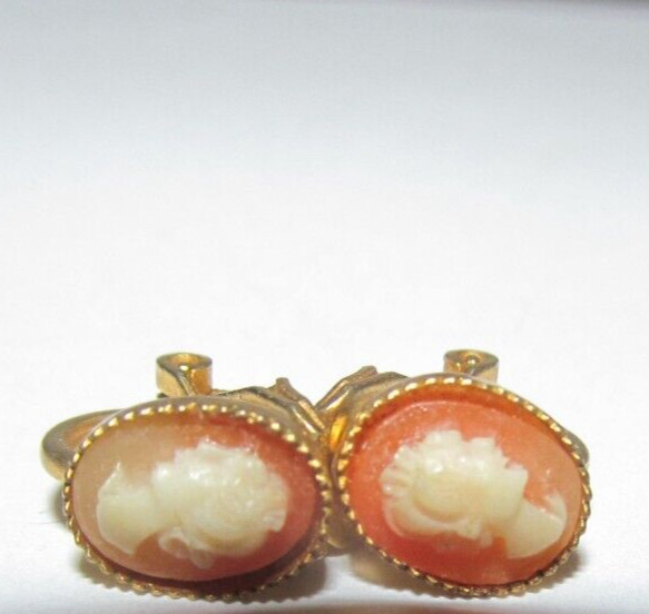 1968 Very Small Dainty Vintage Cameo Clip On Clasp Earrings 5/8"