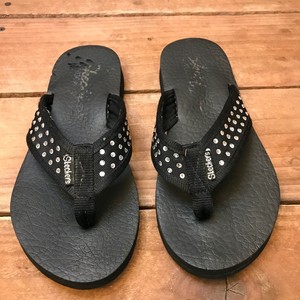 sketchers flip flops women