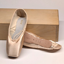 Bloch Serenade Pointe Shoes SO131 Satin Size 5.5 D Pink NEW