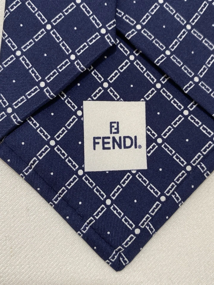 Corbata de seda azul FENDI. Patrón geométrico. M en Italia. Ex Con Foto 3 de 4