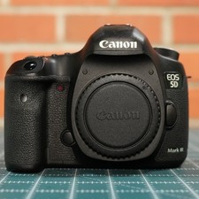Canon EOS 5D Mark III 22.3 MP Digital SLR Cam...