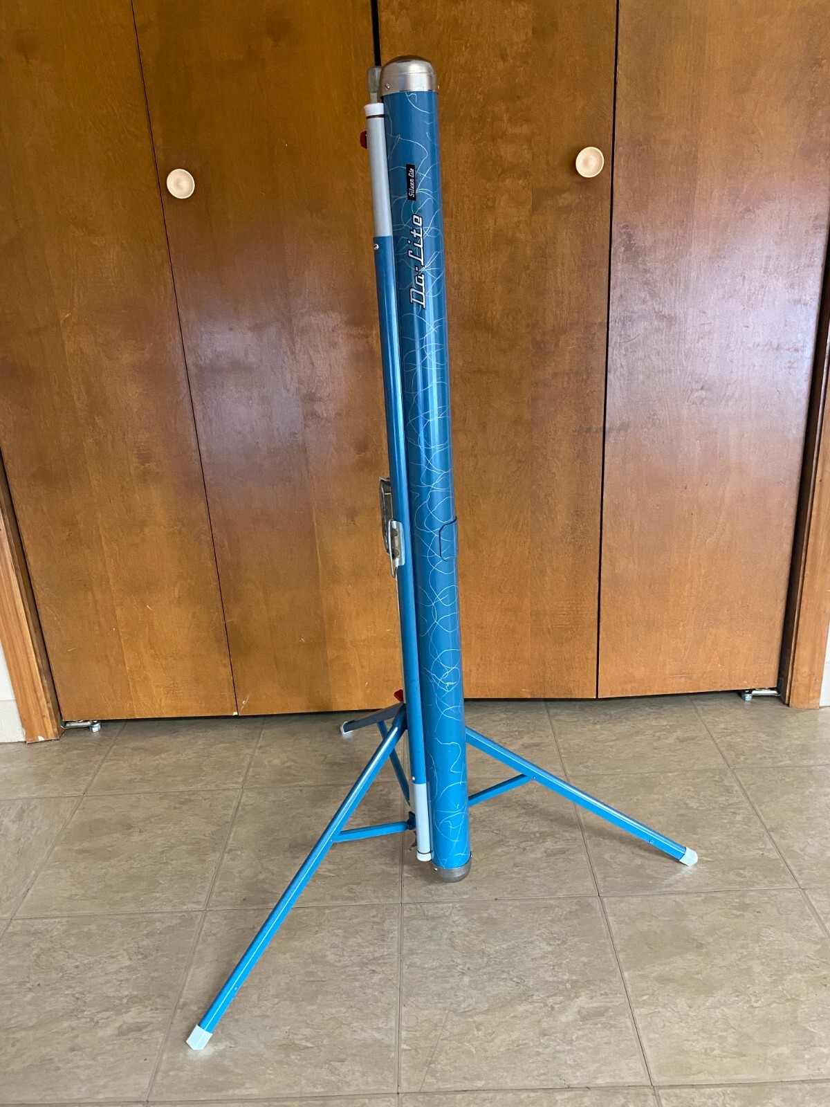 DaLite Silver Lite Flyer Movie Projection Screen 40x40 eBay