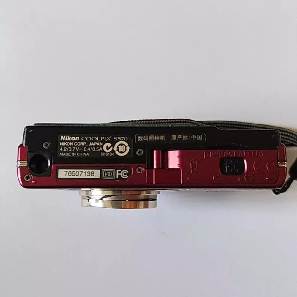 Nikon COOLPIX S570 Digital Camera 5x Optical Zoom CCD Sensor Audio
