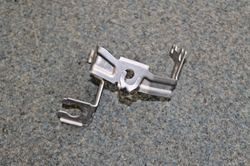 Halter Bremsschlauch BMW M2 F87 3er M3 F80 M4 F82 vorne links 2284733