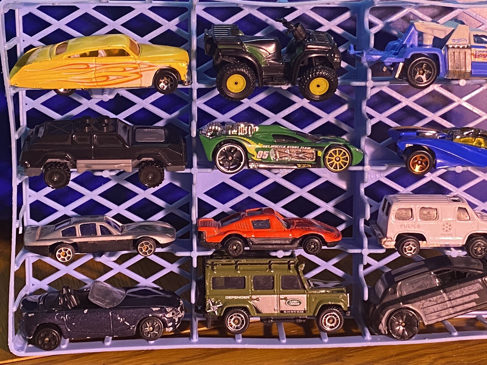 Lot Of 24 Vintage Diecast Cars Hot Wheels, Matchbox, Maisto, Etc W/Case