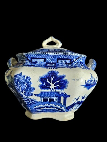 Buffalo Pottery 1911 Blue & White Willow Transferware Oval Tureen with Lid