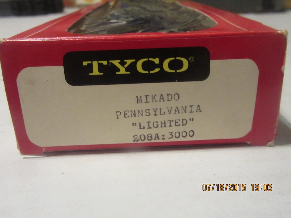 Vintage HO Scale Tyco/ Mantua Pennsylvania  2-8-2 Steam Locomotive - Image 4 of 4