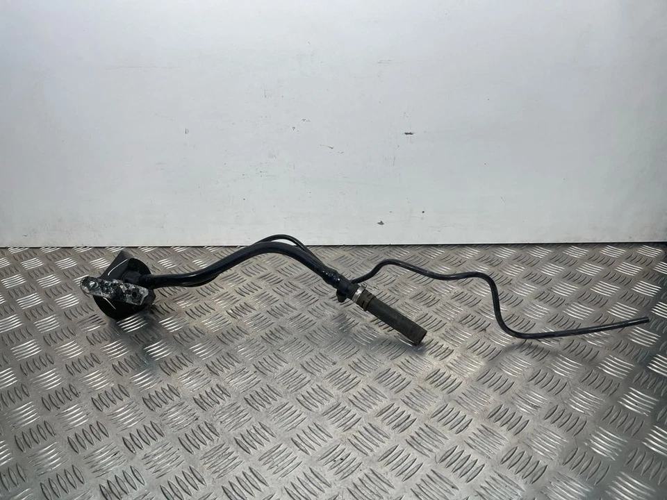 BMW X5 F15 2016 AdBlue горловина наполнителя LIQ15561 - Изображение 4 из 4